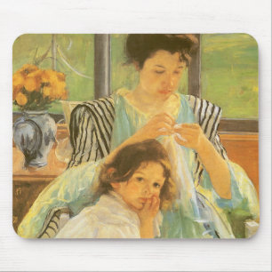 Young Mother裁縫by Mary Cassatt,ヴィンテージ・アート マウスパッド