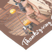 Young Native American Posing on Wood Wall ショートテーブルランナー (コーナー)