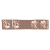 Young Native American Posing on Wood Wall ショートテーブルランナー (横)