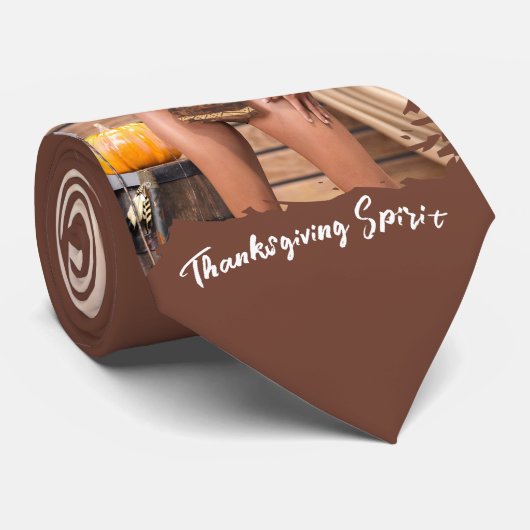 Young Native American Posing on Wood Wall ネクタイ (ロール)