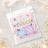 Young Wild & Three 名門私立校風の Patch 3rd Birthdayパーティー フェイバーバッグ (クリップ留めされた状態)