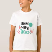 Young, Wild & Three – Cute 3rd Birthday Design Tシャツ (正面)