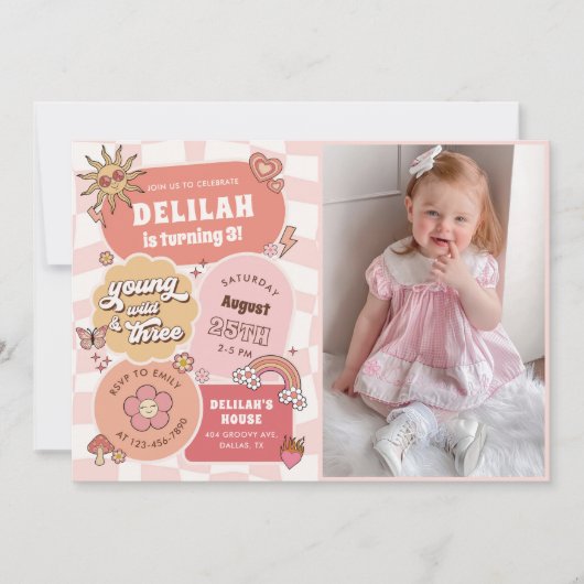 Young Wild & Three Groovyデイジー誕生日写真 招待状 (正面)