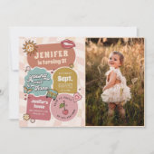 Young Wild & Three Groovyデイジー3回目のバースデーフォト 招待状 (正面)