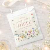 Young Wild & Three Wildflower 3歳の誕生日パーティー フェイバーバッグ (クリップ留めされた状態)
