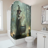 Young Witch in Mystical Forest Ritual シャワーカーテン (インサイチュ)