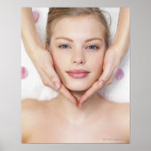 Young woman getting massage ポスター (正面)