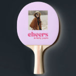 YOUR PHOTOレトロPurple & Pink, 40th birthday 卓球ラケット<br><div class="desc">レトロなシンプルレタリングと半モダン世紀のミニマリズムからクールのスタイルスケッチのインスピレーション。パステルパープル背景と明るいピンクのレタリング、"40年への応援"。名誉のゲストの写真でそれをパーソナライズ。</div>