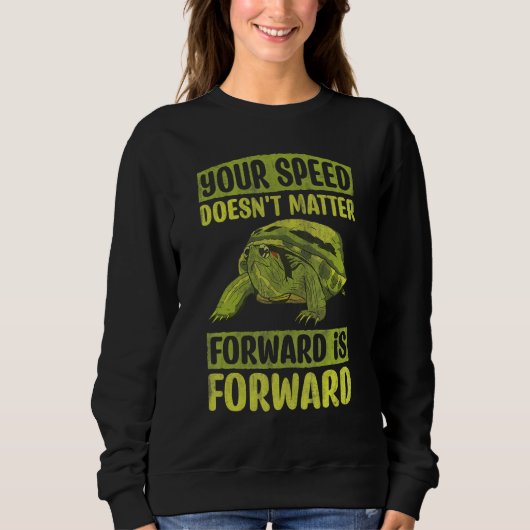 Your Speed Doesn't Matter Forward Is Forward Motiv スウェットシャツ (正面)