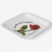 Your Text - One Red Rose – ロマンチックなフローラ写真 ペーパープレート (傾斜あり)
