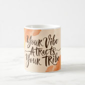 Your Vibe Attracts Your Tribe 5 コーヒーマグカップ (中央)