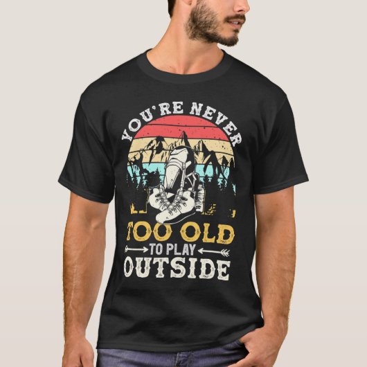 You're Never Too Old To Play Outside Mountain Hiki Tシャツ (正面)