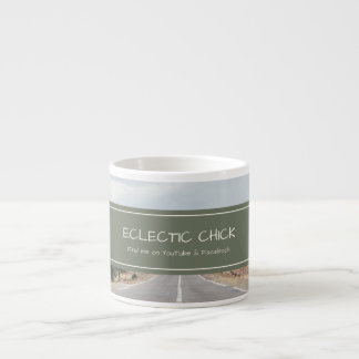YouTubeとFacebookのロゴでEclectic Chick Find Me エスプレッソカップ