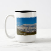 Yucaipaの谷の冬 ツートーンマグカップ (左)