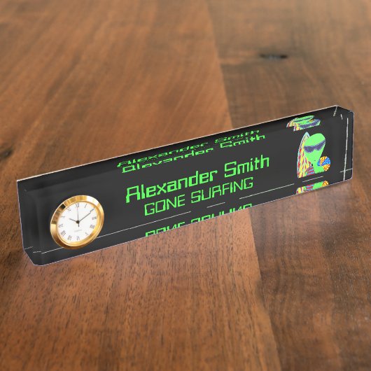 Zおもしろいな行ったサーフの外国LGMのギークのユーモアの机のおもしろい デスクネームプレート (側面)