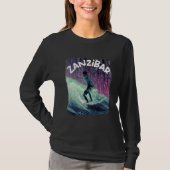 Zanzibar Nerd Surfing Beach Palm trees Vacation Tシャツ (正面)
