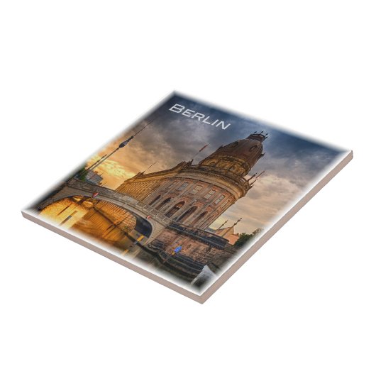 zDE051 BERLIN MUSUMSINSELドイツ， タイル (側面)