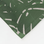 Zebra amongst Leaves フリースブランケット (角)