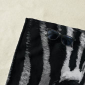 Zebra Close Up – Black and White Animal Art ビーチタオル (インサイチュ)
