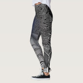 Zebra Print Optical Illusion レギンス (左)