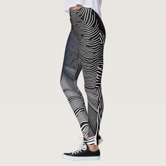 Zebra Print Optical Illusion レギンス (左)
