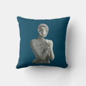 Zebra Woman Throw Pillow クッション (裏面)