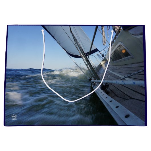 Zeilboot met lege horizon voor avontuur. ラージペーパーバッグ (正面)