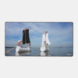Zeilende Fubby's die op avontuur gaan. デスクマット