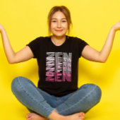 ZENピンクのモノクロレトロ70sタイポグラフィヨガ Tシャツ