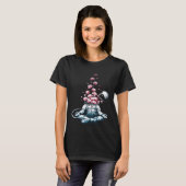 Zen Astronaut Meditating In Space Yoga Namaste Ros Tシャツ (正面フル)