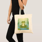 Zen Frog Meditating on Lily Pad – Peaceful Yoga Ca トートバッグ (正面(商品))