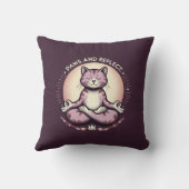 Zen's Cat めい想クッション枕を手で反射 クッション (裏面)