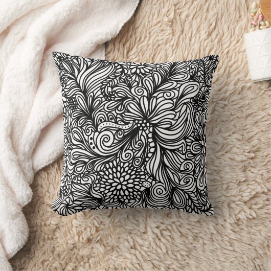 Zentangle flower and paisley doodle design クッション (ブランケット)