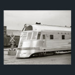 Zephyr Streamlined Train, 1939. Vintage Photo ポスター<br><div class="desc">The Burlington Railroad's Zephyr Pioneer streamlined train at a rail crossing. La Crosse,  Wisconsin. 1939.</div>