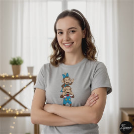 Zina and Mimo carrying her on his shoulder. Tシャツ