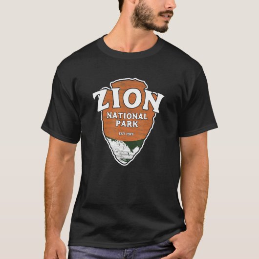 Zion National Park Classic Style Arrowhead Sign Tシャツ (正面)