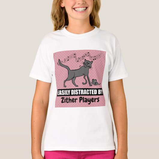 Zitherプレイヤーに気を取られやすい不思議な猫 Tシャツ (正面)