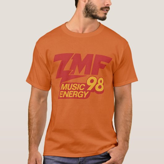 ZMF 98 Music Energy T-Shirt – Bold Retro Radio Pow Tシャツ (正面)