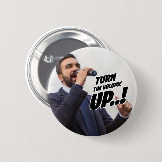 Zohran Mamdani - Turn the Volume Up 缶バッジ (正面&裏面)