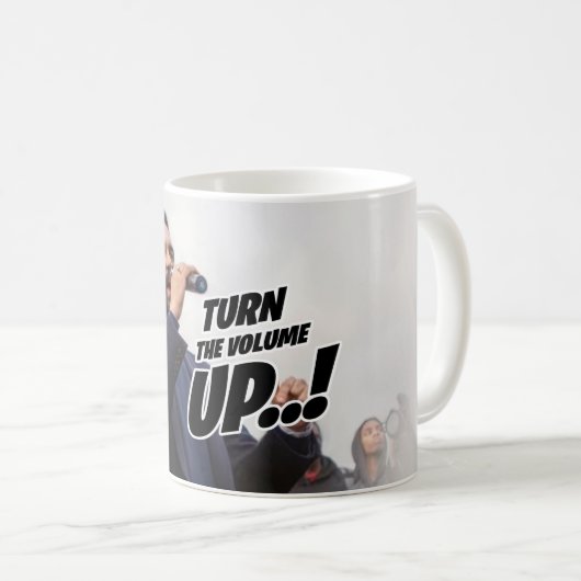 Zohran Mamdani - Turn the Volume Up Mug コーヒーマグカップ (正面右)