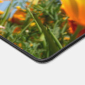 Zomers gevoel van wilde oranje bloemen. デスクマット (コーナー)
