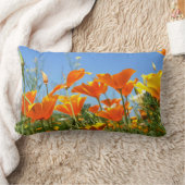 Zomers gevoel van wilde oranje bloemen. ランバークッション (ブランケット)