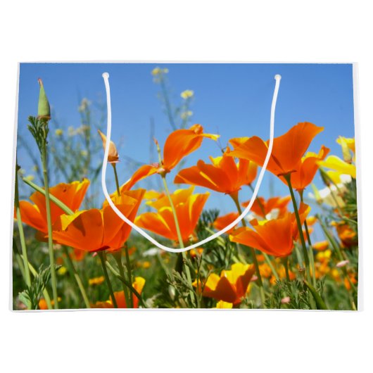 Zomers gevoel van wilde oranje bloemen. ラージペーパーバッグ (正面)