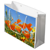 Zomers gevoel van wilde oranje bloemen. ラージペーパーバッグ (正面アングル)