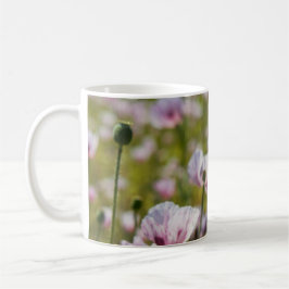 Zomers veld met  lila bloemen in bloei. コーヒーマグカップ