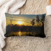 Zonsondergang bij een meertje met rietpluimen. ランバークッション (ブランケット)