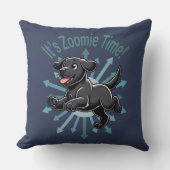 Zoomie Time Black Labだ クッション (正面)
