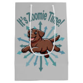 Zoomie Time Chocolate Lab ミディアムペーパーバッグ (裏面)