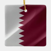 zQA002なびくカタール国旗Qatar, セラミックオーナメント (正面)