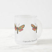 Zygaenaのカーニオリカ – ザクリプスキュラバーネット蛾 フロストグラスマグカップ (正面右)